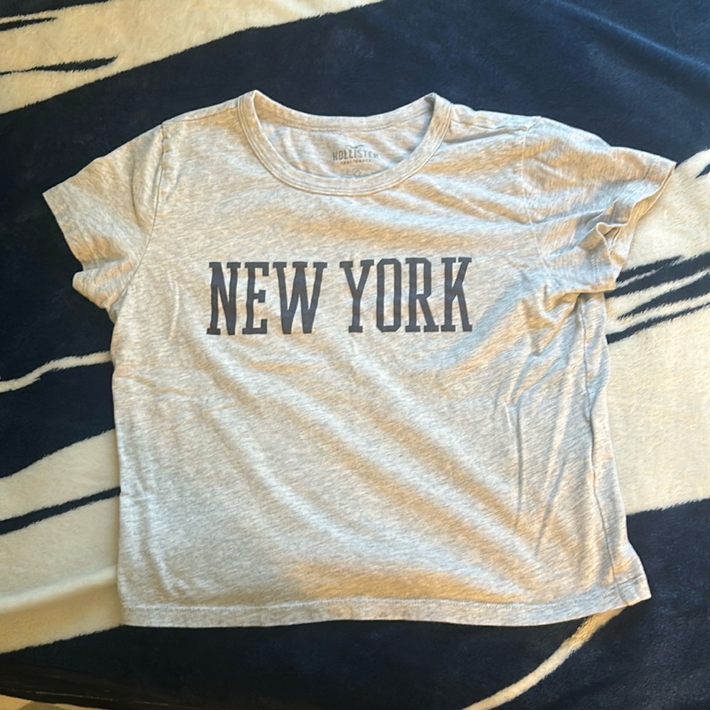 Super Cute Hollister Graphic Tee 😇🫶🫶🫶
